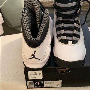 Air Jordan retro 10’s